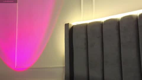 Snapshot of ice_princess__ chatting on November 19, 2025, 11:32 am Crystall online show from November 19, 2025, 11:32 am