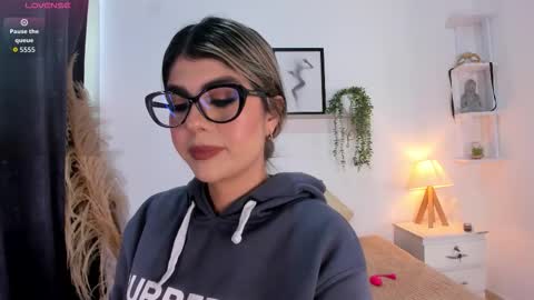 Snapshot of ice_y_abigail chatting on November 12, 2025, 12:05 pm ice_y_abigail online show from November 12, 2025, 12:05 pm