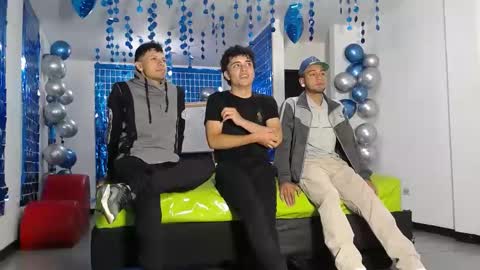Snapshot of icevermilk chatting on February 14, 2025, 12:47 pm THOMAS AND DAMIAND online show from February 14, 2025, 12:47 pm