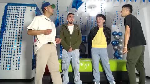Snapshot of icevermilk chatting on February 16, 2025, 12:43 pm THOMAS AND DAMIAND online show from February 16, 2025, 12:43 pm
