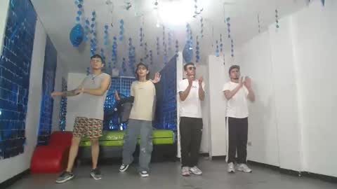 Snapshot of icevermilk chatting on February 28, 2025, 4:10 pm THOMAS AND DAMIAND online show from February 28, 2025, 4:10 pm