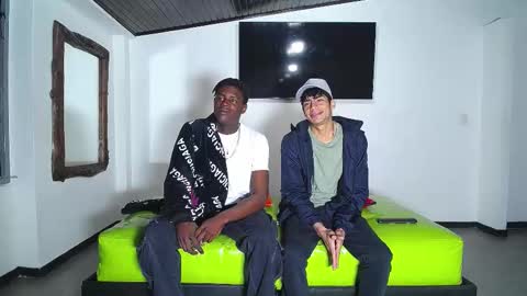 Snapshot of icevermilk chatting on November 1, 2025, 12:18 pm THOMAS AND DAMIAND online show from November 1, 2025, 12:18 pm