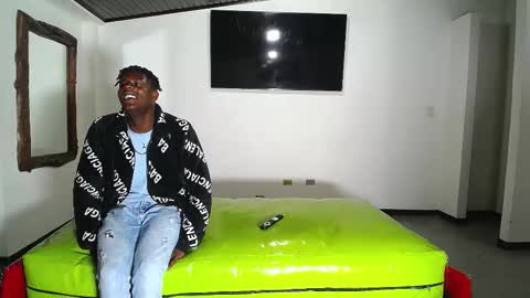 Snapshot of icevermilk chatting on November 3, 2025, 12:17 pm THOMAS AND DAMIAND online show from November 3, 2025, 12:17 pm