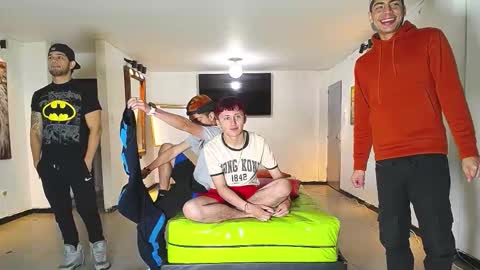 Snapshot of icevermilk chatting on November 16, 2025, 12:22 pm THOMAS AND DAMIAND online show from November 16, 2025, 12:22 pm