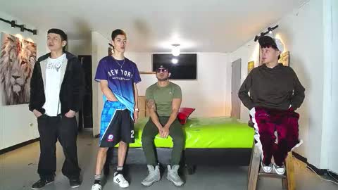 Snapshot of icevermilk chatting on November 17, 2025, 12:44 pm THOMAS AND DAMIAND online show from November 17, 2025, 12:44 pm