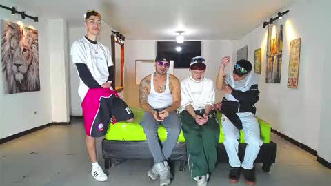 Snapshot of icevermilk chatting on November 29, 2025, 12:19 pm THOMAS AND DAMIAND online show from November 29, 2025, 12:19 pm