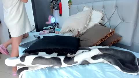 idaly    online show from December 28, 2024, 1:08 am