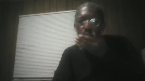 igasu online show from September 27, 2025, 2:27 am