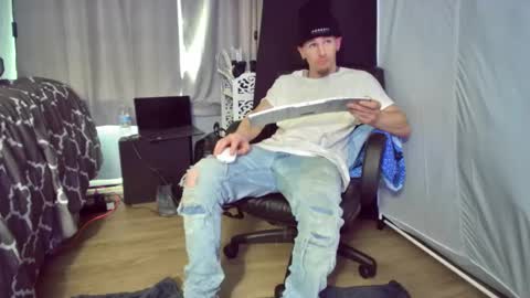 Snapshot of igetherwetter chatting on February 16, 2025, 4:32 pm Amiri Roue online show from February 16, 2025, 4:32 pm