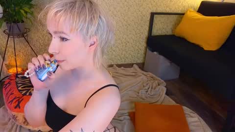 Emmy  help me reach 100 thumbs up online show from November 17, 2025, 7:41 pm