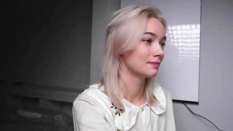 ileanacampbel online show from December 11, 2024, 4:07 am