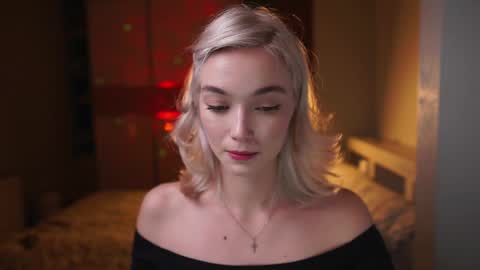 ileanacampbel online show from December 13, 2024, 1:33 pm