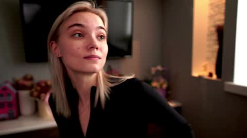 ileanacampbel online show from January 14, 2025, 7:48 am