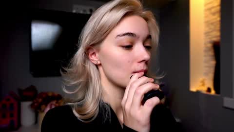 ileanacampbel online show from January 17, 2025, 4:39 am