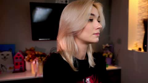 ileanacampbel online show from February 4, 2025, 6:46 am