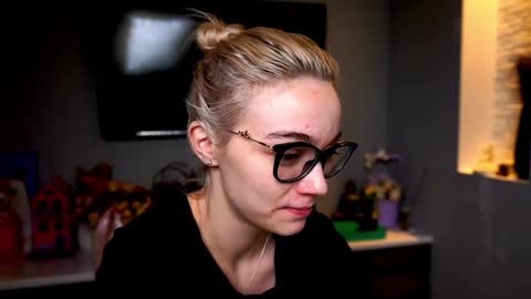 ileanacampbel online show from February 6, 2025, 3:59 am