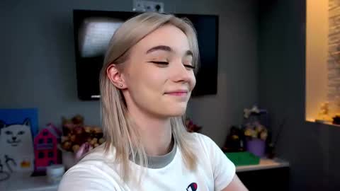 ileanacampbel online show from February 10, 2025, 7:47 am