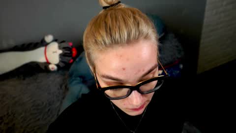 ileanacampbel online show from February 26, 2025, 8:48 am