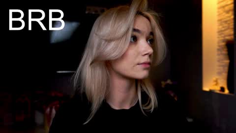 ileanacampbel online show from September 15, 2025, 4:01 am