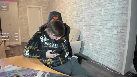 iliaskris online show from March 6, 2025, 7:10 pm