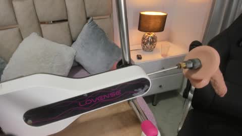 Snapshot of iliy_ chatting on December 5, 2024, 8:22 am ILY   online show from December 5, 2024, 8:22 am