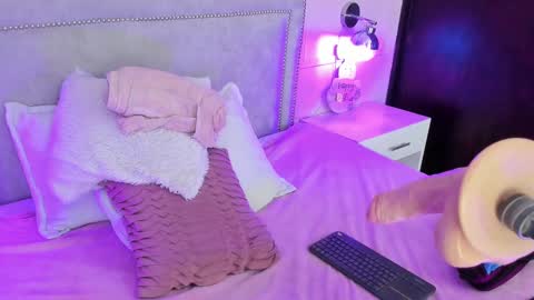 Snapshot of iliy_ chatting on February 16, 2025, 1:25 am ILY   online show from February 16, 2025, 1:25 am