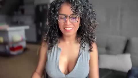 Snapshot of illaroom chatting on September 27, 2025, 6:57 pm Kloe online show from September 27, 2025, 6:57 pm