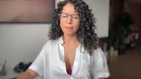 Snapshot of illaroom chatting on October 28, 2025, 4:53 pm Kloe online show from October 28, 2025, 4:53 pm