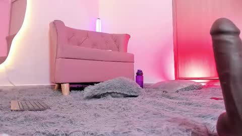 Mia online show from November 5, 2025, 9:26 pm