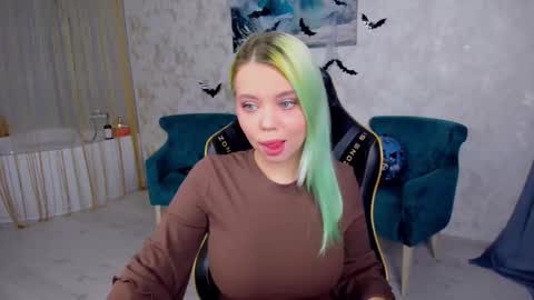 Roxy online show from November 4, 2025, 6:40 pm