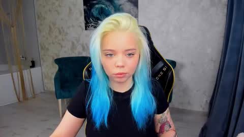 Roxy online show from December 3, 2025, 7:23 pm