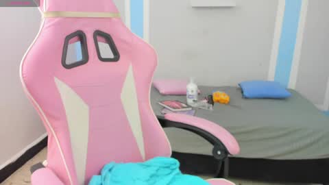 Angela online show from January 10, 2025, 4:33 am