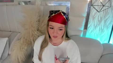 Snapshot of im_dalhia chatting on November 20, 2025, 8:52 pm DAHLIA online show from November 20, 2025, 8:52 pm