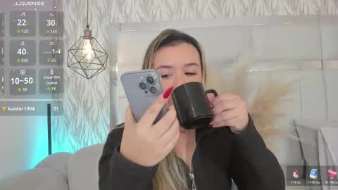 Snapshot of im_dalhia chatting on December 1, 2025, 8:47 pm DAHLIA online show from December 1, 2025, 8:47 pm