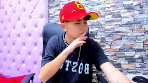 Snapshot of im_mathias chatting on December 5, 2024, 9:50 am mathias online show from December 5, 2024, 9:50 am