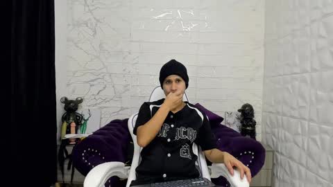 im_milan_rs online show from February 8, 2025, 1:11 am