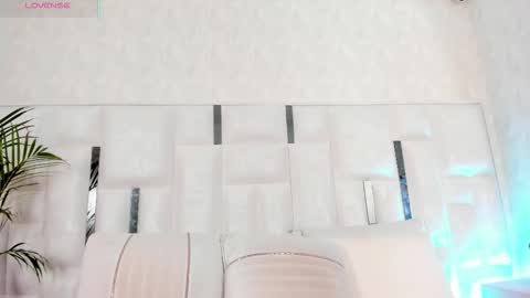 Snapshot of im_nika_ chatting on December 14, 2025, 2:55 pm Nika online show from December 14, 2025, 2:55 pm