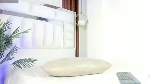 Snapshot of im_tyra chatting on November 27, 2025, 6:37 am im_tyra online show from November 27, 2025, 6:37 am