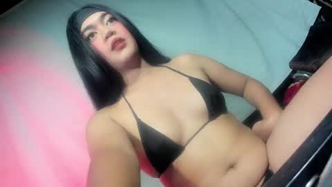 Snapshot of im_ur_hot_ella chatting on February 13, 2025, 11:39 am ella may online show from February 13, 2025, 11:39 am