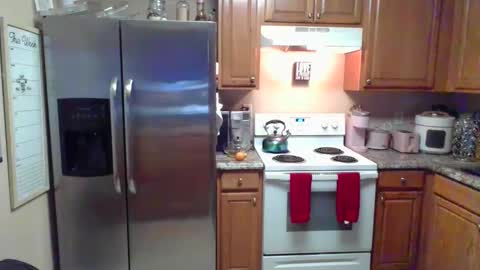 Snapshot of iman_love chatting on February 5, 2025, 12:10 am iman_love online show from February 5, 2025, 12:10 am