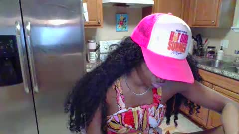 Snapshot of iman_love chatting on September 15, 2025, 9:48 pm iman_love online show from September 15, 2025, 9:48 pm
