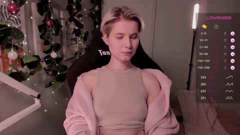 Snapshot of imnotmia chatting on December 23, 2024, 5:32 pm Mia online show from December 23, 2024, 5:32 pm