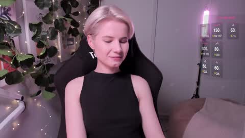 Snapshot of imnotmia chatting on January 22, 2025, 8:38 pm Mia online show from January 22, 2025, 8:38 pm