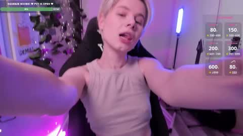 Snapshot of imnotmia chatting on February 19, 2025, 12:55 pm Mia online show from February 19, 2025, 12:55 pm