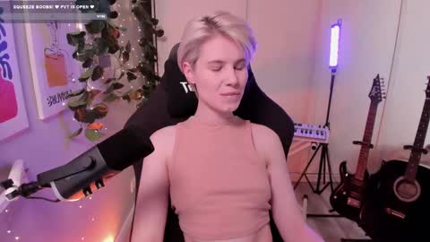 Snapshot of imnotmia chatting on February 23, 2025, 1:21 pm Mia online show from February 23, 2025, 1:21 pm