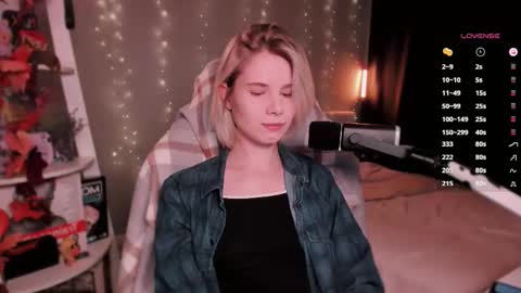 Mia online show from November 10, 2025, 8:35 am