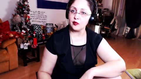 Snapshot of imperatrizasado chatting on January 2, 2025, 2:57 pm Empress online show from January 2, 2025, 2:57 pm