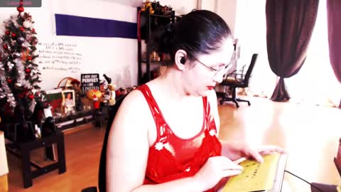 Snapshot of imperatrizasado chatting on February 14, 2025, 7:28 am Empress online show from February 14, 2025, 7:28 am