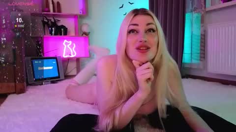  Dina  Help me reach 100 likes  online show from October 17, 2025, 10:12 pm