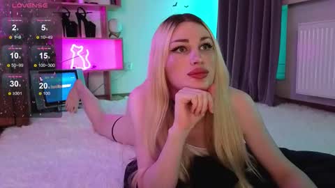  Dina  Help me reach 100 likes  online show from November 25, 2025, 9:26 pm